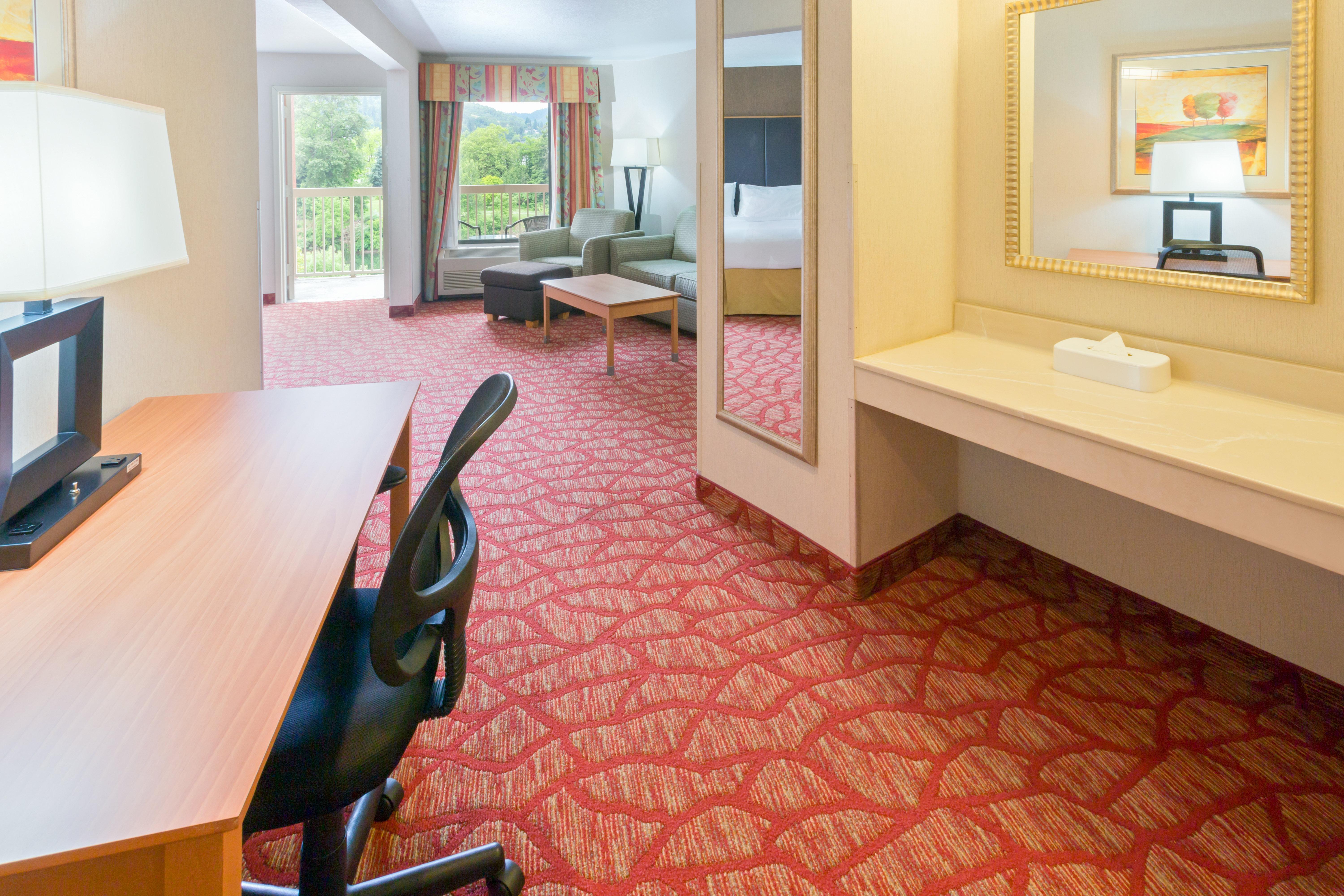Holiday Inn Express Roseburg By Ihg Exterior photo