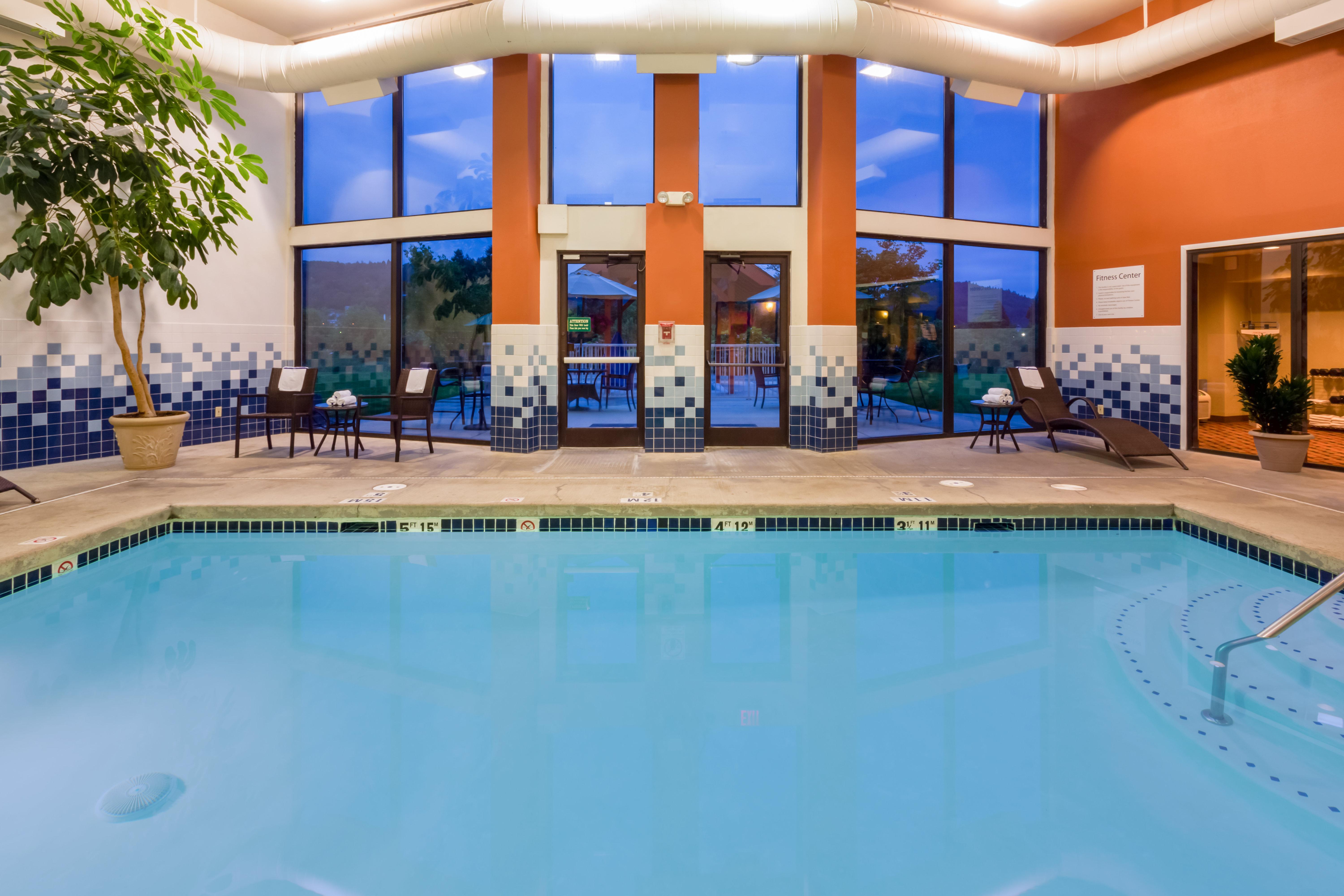 Holiday Inn Express Roseburg By Ihg Exterior photo