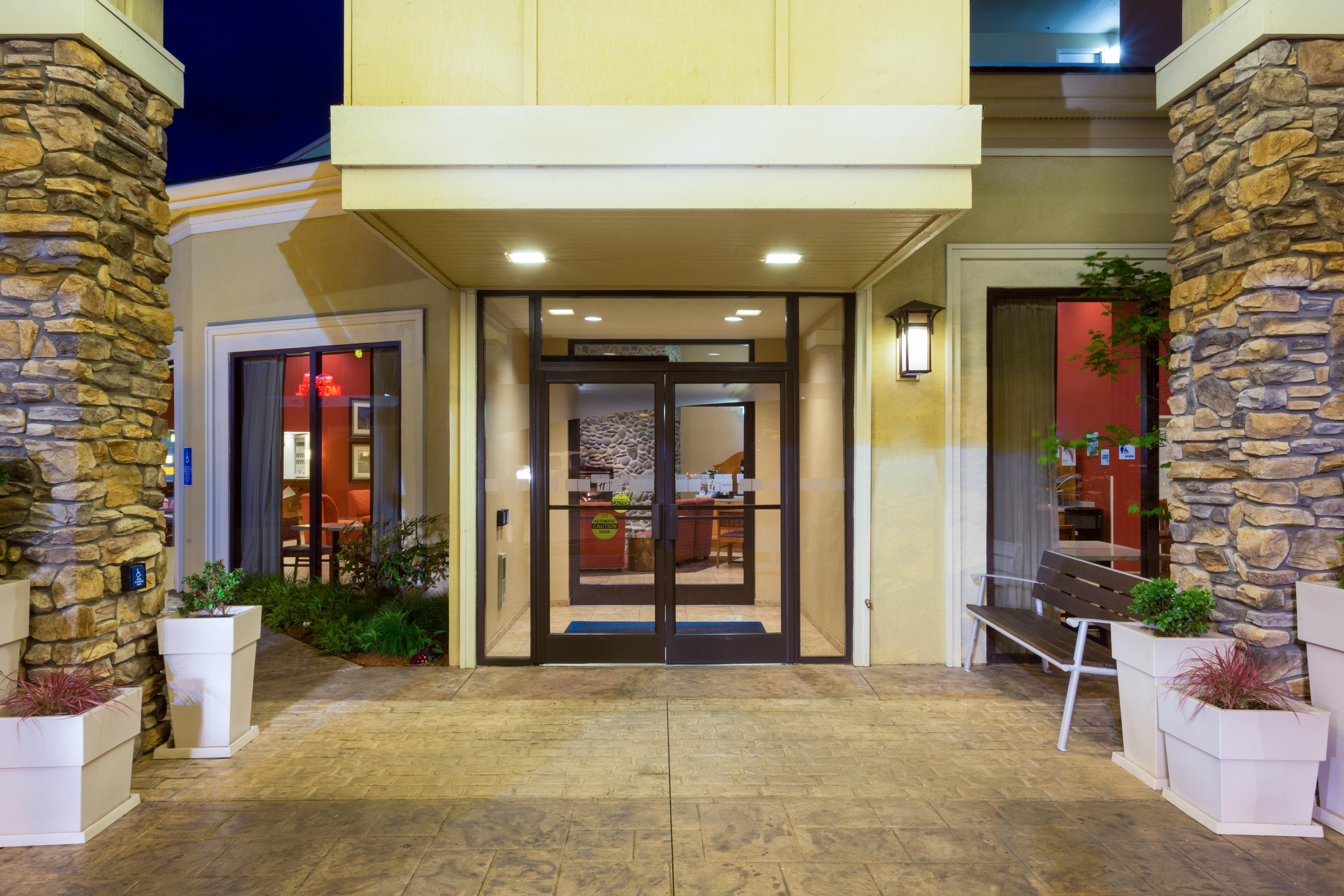 Holiday Inn Express Roseburg By Ihg Exterior photo