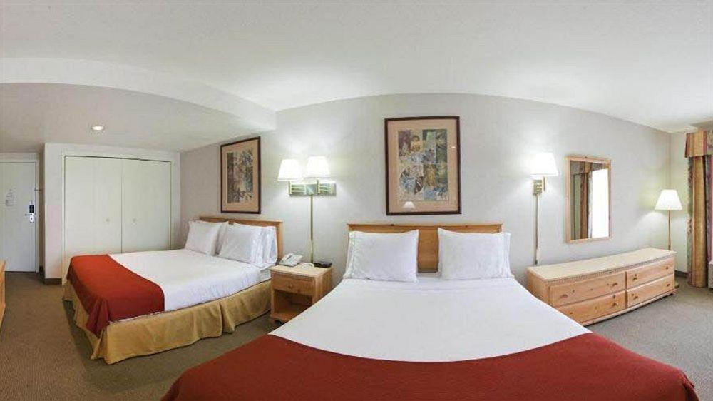 Holiday Inn Express Roseburg By Ihg Exterior photo