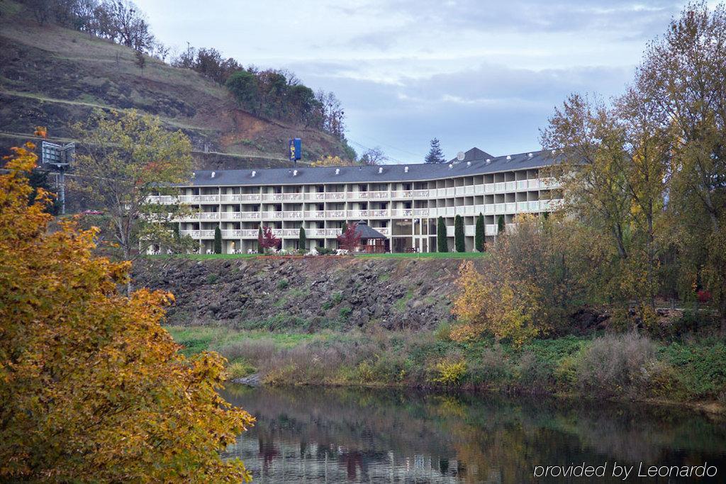 Holiday Inn Express Roseburg By Ihg Exterior photo